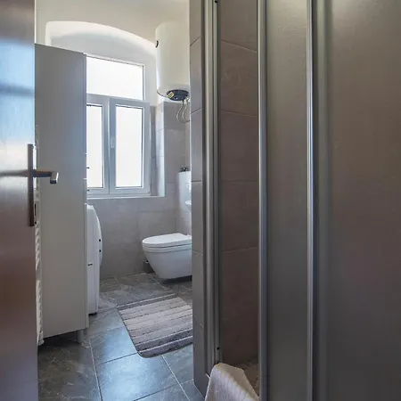 Hanna Apartman *
